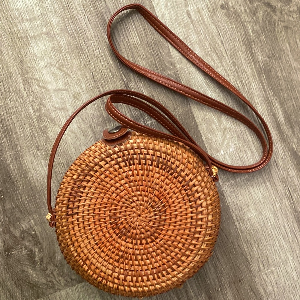 Handmade round rattan crossbody w/ leather strap